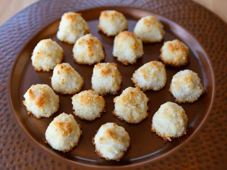 Lemony Almond Macaroons - Passover Recipe