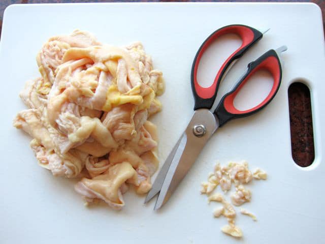 Cutting chicken skin to small pieces.