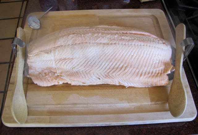 How to Poach Fish Fillets - Learn how to poach whole fish filets in court bouillon. Includes recipe for lemon dijon sauce and herb mayo. Kosher, Dairy, Pareve, Rosh Hashanah. 