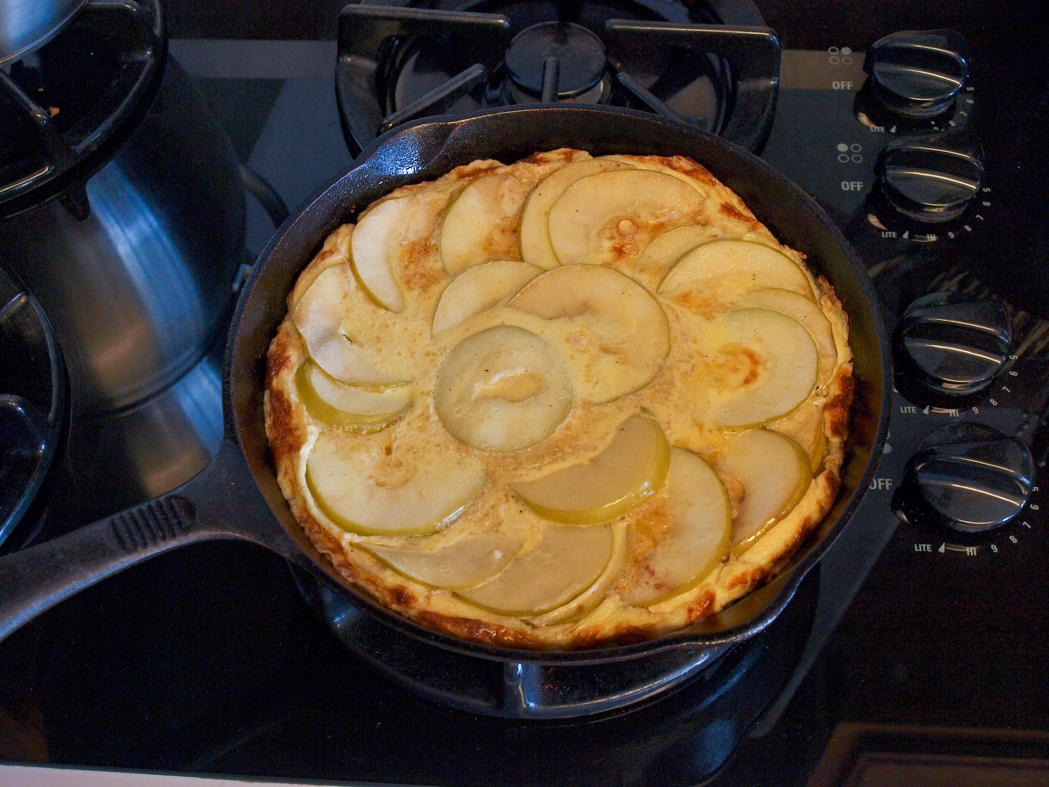 Broiling egg and apple skillet.