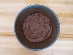 Melted chocolate spread in a cookie crust.