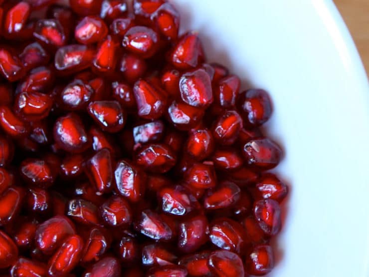 How To De-Seed a Pomegranate (Fast Way) 