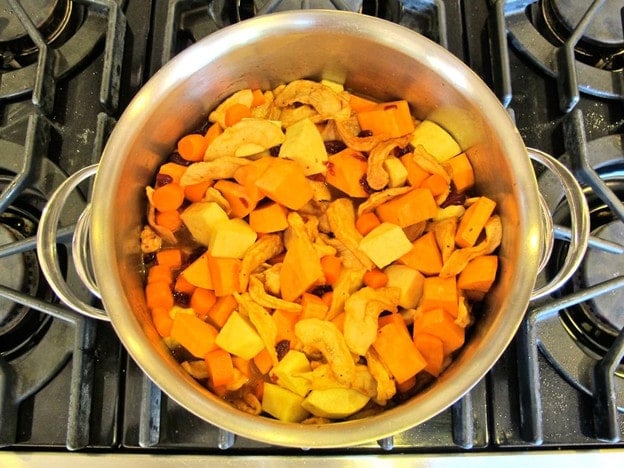 Add chicken broth to vegetables in stockpot.