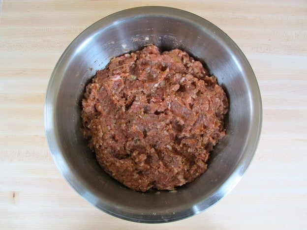 Ground beef in a bowl.