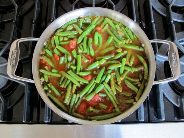 Water added to green beans in skillet.