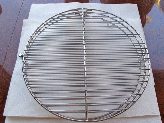 Cooling racks set over paper towels.