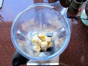 Sliced bananas in a blender jar.