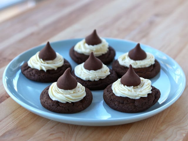 Hershey's Chocolate Kiss Cakelets