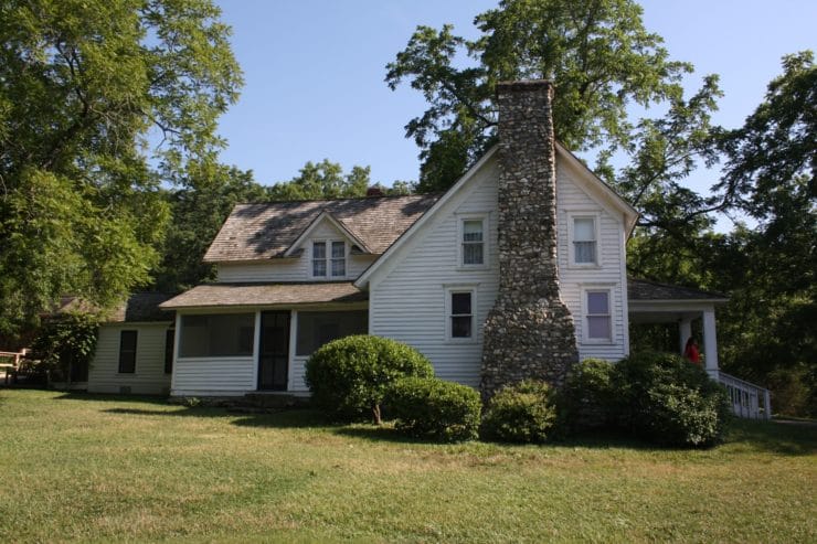 Daytime photo of Rocky Ridge Farm house in sunny weather. 
