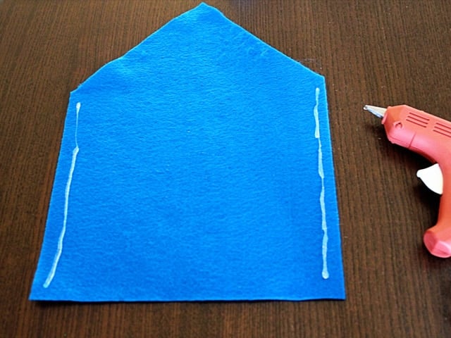 Afikoman Bag for Passover - Learn to make a decorated fabric afikoman bag from Brenda Ponnay. Easy fun passover craft project for kids and family. Afikomen, matzo, Passover, Seder.