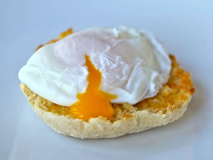 How to Poach an Egg - The Wooden Skillet