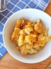 A delicious dish made with roasted cauliflower, creamy cheese sauce, and a crispy breadcrumb topping