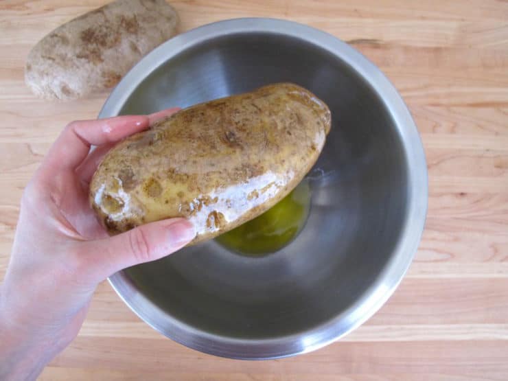 Rubbing potato with oil.