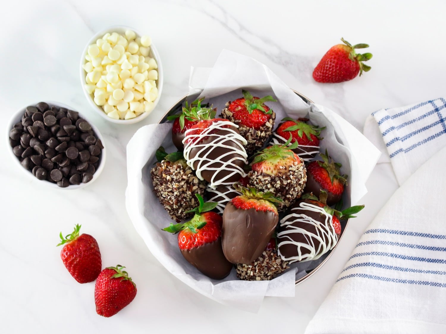 Chocolate Covered Strawberries {EASY} - Two Peas & Their Pod