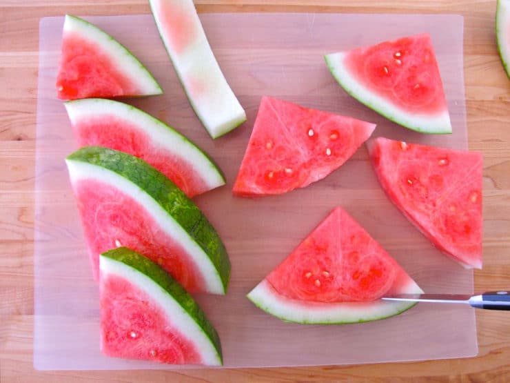 How to slice a watermelon into triangles.