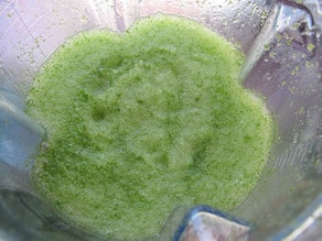 Ice and mint leaves in a blender.