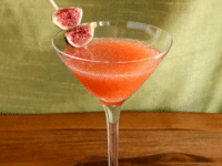 A Fig and Honey Cocktail garnished with fresh figs on the side