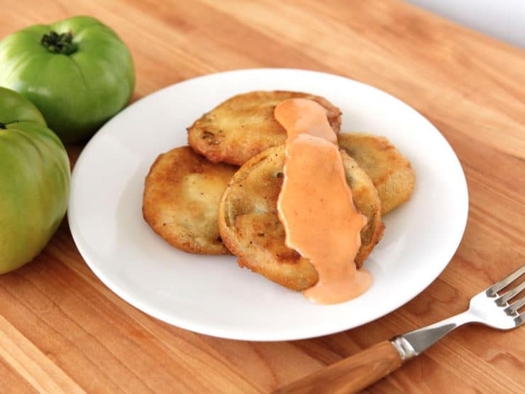 Fried Green Tomatoes - Learn to make easy southern fried green tomatoes from Fannie Flagg\'s Original Whistle Stop Cafe Cookbook. Includes zesty dipping sauce recipe. 