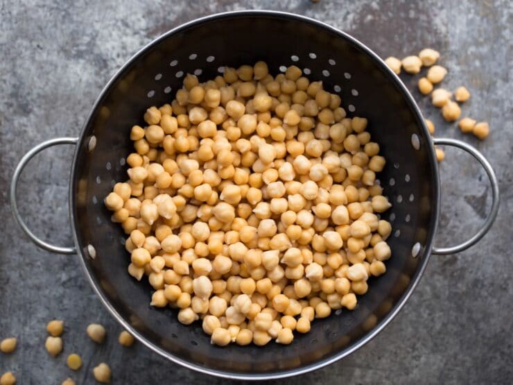 https://toriavey.com/images/2012/10/How-To-Cook-Chickpeas-TORI-AVEY-1-1-740x555.jpeg