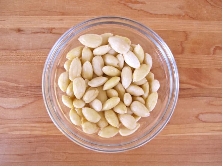 How To Blanch Almonds The Easy Way To Skin Almonds