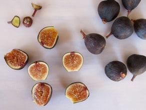 Fresh figs cut in half.