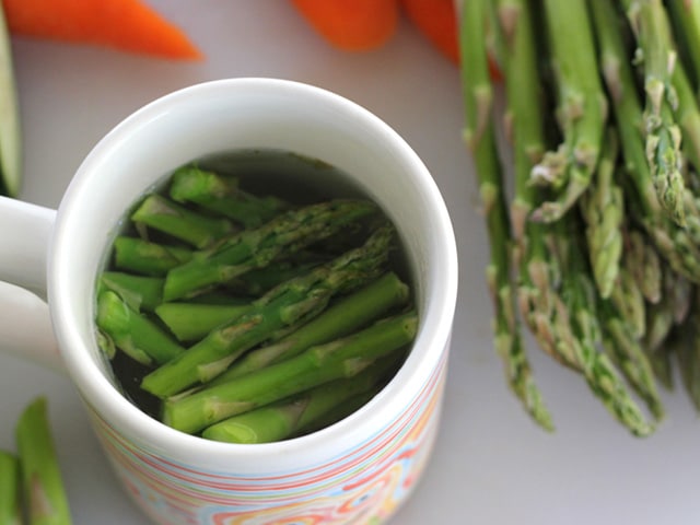 Quick steaming asparagus in water.