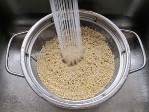 Rinsing quinoa.