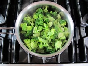 Steamed broccoli florets.