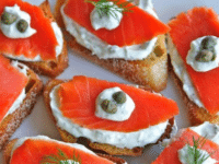 Smoked salmon on toast with cream cheese and capers