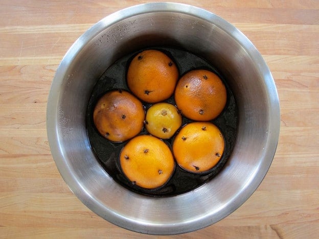Oranges in a bowl of wine.