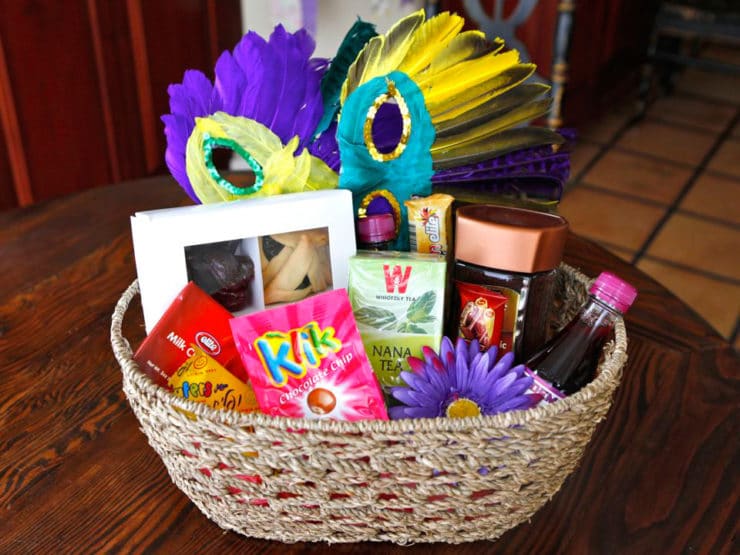 How to Make a Mishloach Manot - Learn how to make a Mishloach Manot basket for Purim. Includes 4 examples of beautiful and classy baskets to give to loved ones, as charity or tzedakah.