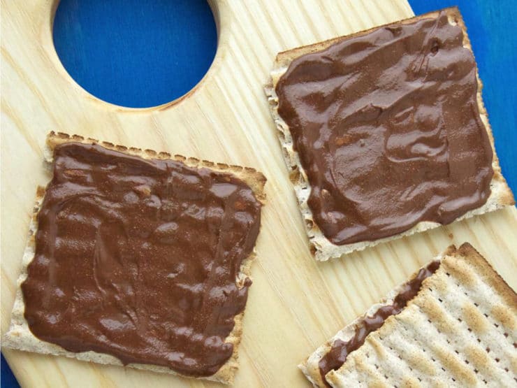 Faux Nutella Matzo Sandwiches - This simple nut-free Nutella recipe from Weelicious is great for kids with nut allergies or nut-free schools. Kosher for Sephardic Passover.