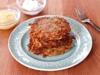 Passover Potato Latkes - Recipe for crispy fried potato and onion latkes made with matzo meal from Michelle Chiklis at Carpool, Couture and Cocktails. Kosher for Passover.