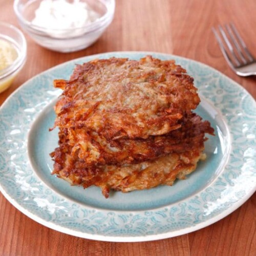 Passover Potato Latkes - Recipe for crispy fried potato and onion latkes made with matzo meal from Michelle Chiklis at Carpool, Couture and Cocktails. Kosher for Passover.