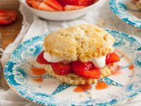 Delicious strawberry shortcake with creamy cream frosting and strawberries