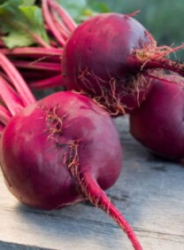 Who Knew? Kitchen Tips #5: Are your fingertips stained from peeling roasted beets or handling berries? Rub a slice of raw potato on your hands to rinse color away. Click through for more tips!