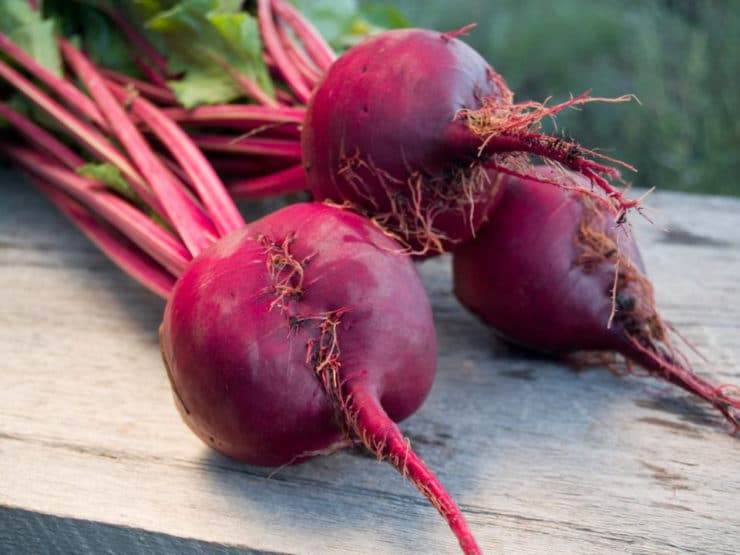 Who Knew? Kitchen Tips #5: Are your fingertips stained from peeling roasted beets or handling berries? Rub a slice of raw potato on your hands to rinse color away. Click through for more tips!