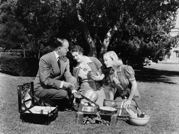 The History of Picnics & Vintage Blueberry Cake Recipe - Learn about the history of picnics and try a 1915 vintage picnic recipe for Blueberry Cake from Linda Hull Larned.