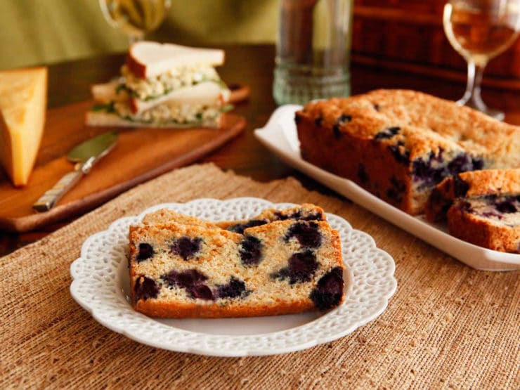 The History of Picnics & Vintage Blueberry Cake Recipe - Learn about the history of picnics and try a 1915 vintage picnic recipe for Blueberry Cake from Linda Hull Larned.