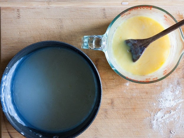 Tempering eggs into milk.