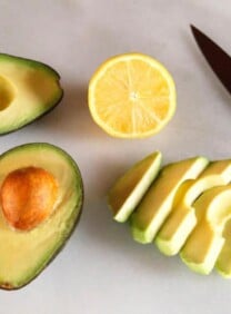 How to Slice an Avocado - Step-by-Step Photo Tutorial for Slicing and Peeling an Avocado
