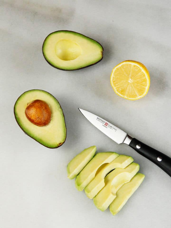 How to slice an avocado - step-by-step photo tutorial for slicing and peeling an avocado + healthy recipes featuring avocado.