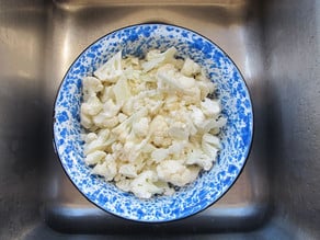 Chopped cauliflower in a bowl.