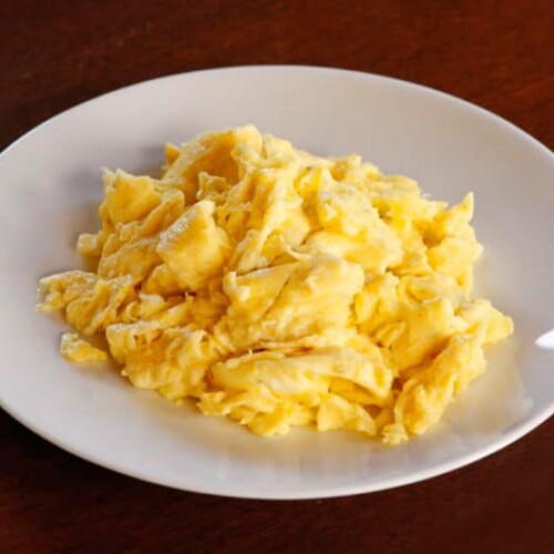 How to Make Fluffy Moist Scrambled Eggs - Recipe tutorial for cooking flavorful and evenly cooked scrambled eggs every time on ToriAvey.com