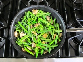 Green beans in a skillet.