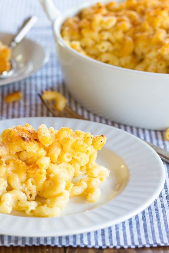 Greek Yogurt Macaroni and Cheese - Lightened-Up Comfort Food! Healthier Vegetarian Mac and Cheese Recipe with a Smoky, Crispy Breadcrumb Topping.