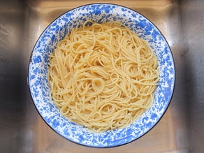Bowl of plain spaghetti.