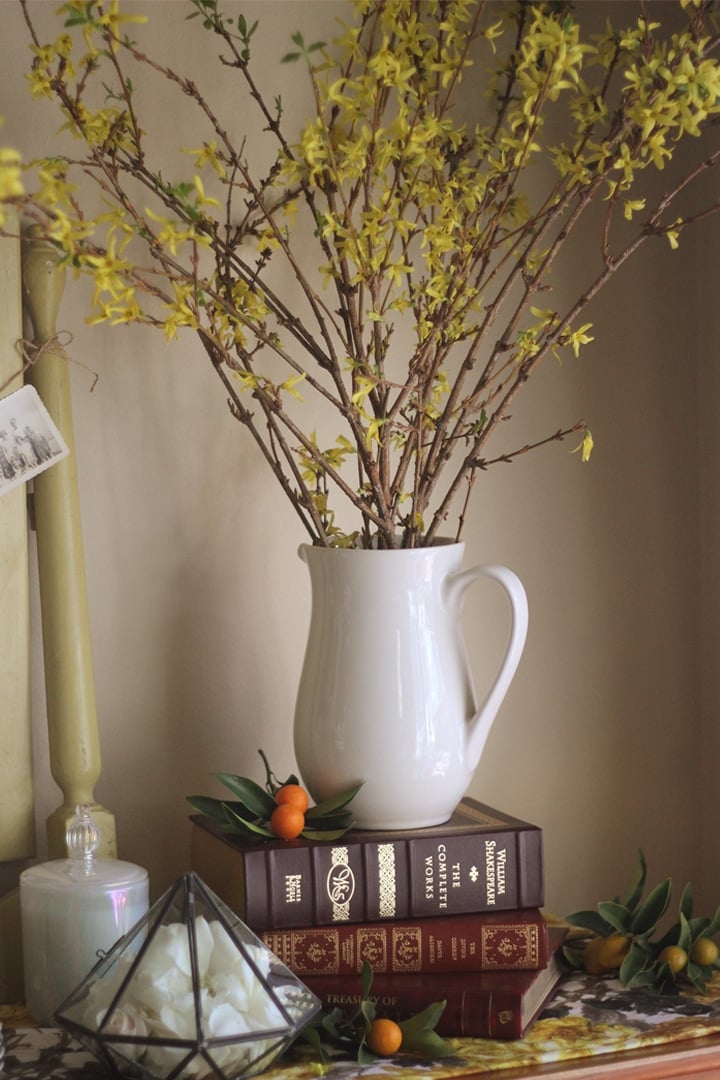 Golden Memories Party - Brenda Ponnay shares how to create a nostalgic tablescape with vintage items, maps and old photographs to celebrate beautiful memories.