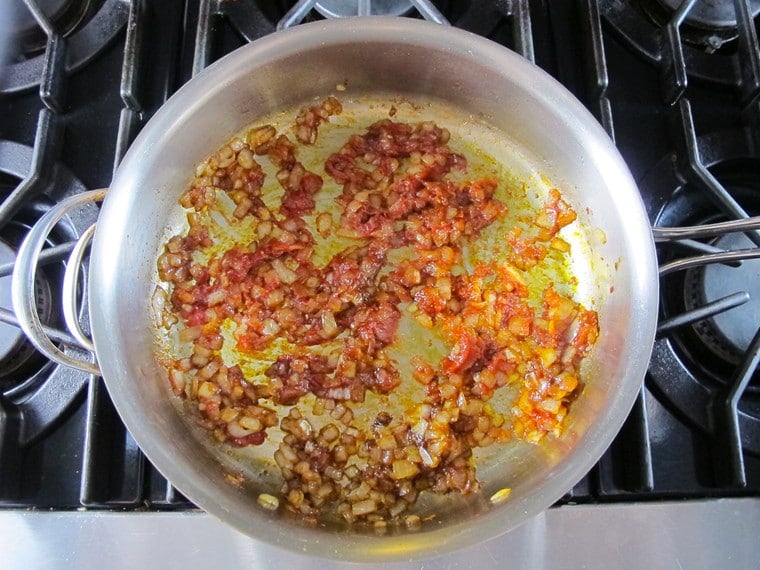 Vegan Lentil Bolognese sauce - “Faux”-lognese recipe for flavorful, healthy meatless pasta sauce with lentils, mushrooms, fire-roasted tomatoes and spices on ToriAvey.com