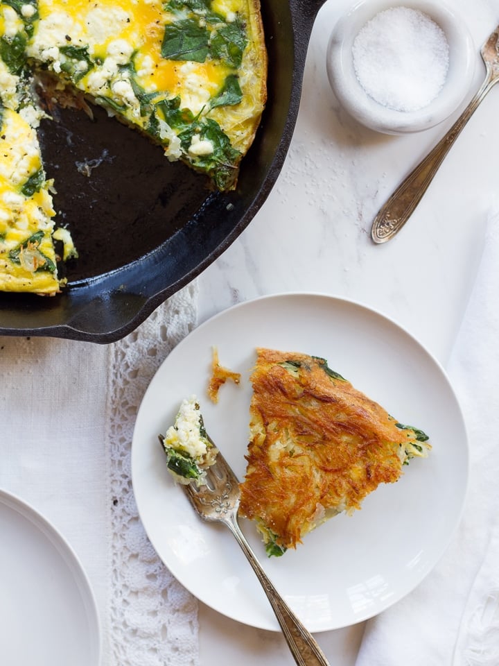 Potato Crusted Spinach Frittata - Gluten free vegetarian frittata with spinach, crumbled goat cheese and a crispy potato crust โ perfect for using up leftover hasbrowns! | ToriAvey.com #frittata #glutenfree #vegetarian #potatocrust #potato #hashbrown #spinach #goatcheese #breakfast #brunch #brinner #passover #passoverrecipe #kosher #simplerecipe #easyrecipe